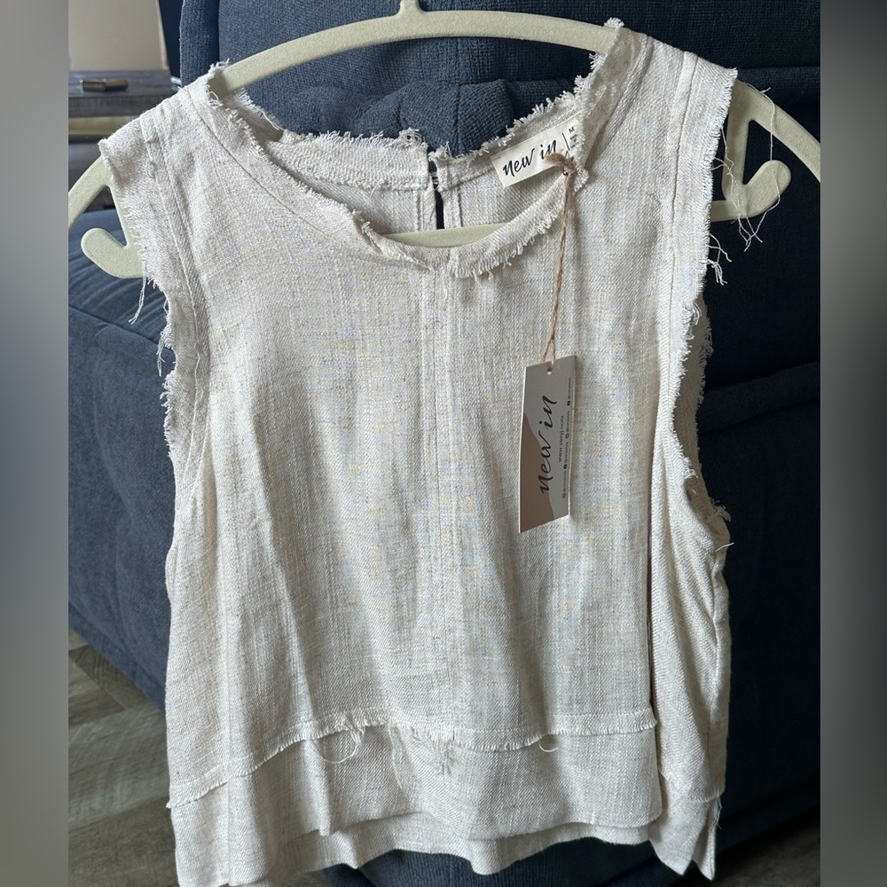 Sleeveless raw trim neck & arm linen top blouse tan cream M NWT New In Boutique
